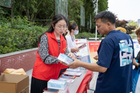 民法典宣传进社区 网格服务零距离 曲阿街道开展民法典宣传月活动