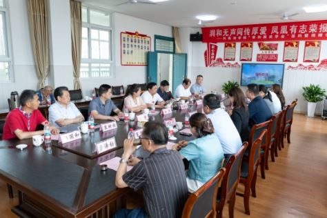 英烈后人在凤凰湖学校设立“束和顺奖学金”