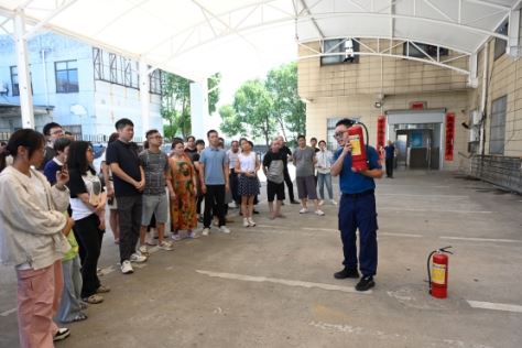 筑牢安全防线 守护园区平安 曲阿街道开展消防安全宣传活动