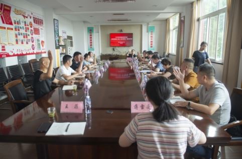 开发区举办“清理疏通晓星村二级沟，提升沟渠功能”专题协商议事会