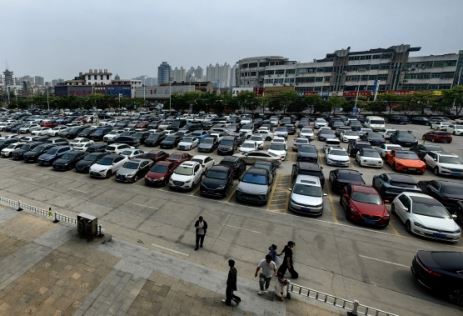 清明小长假丹阳眼镜城迎客近8万人次 单日客流峰值超3万  “配镜游”成春日消费热点