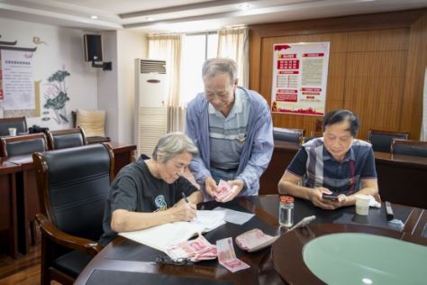 开发区机关老干部党支部开展“九九”公益银发献爱心主题党日活动